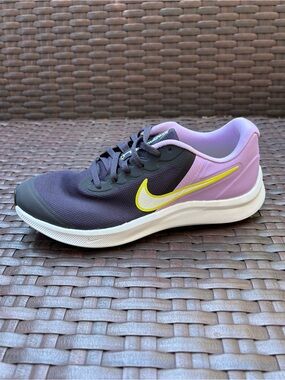 Nike (GS) Star Runner 3
Cave Purple Women Size 7 NEW